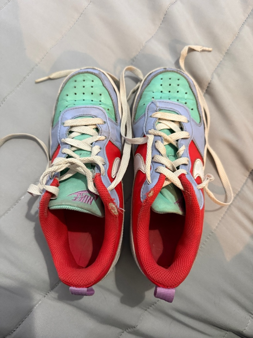 Nike Kids Low-Top Sneakers in Mint, Blue & Red